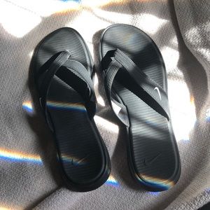 Black slides Nike